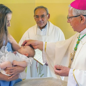 Biskup Gorski krstio peto dijete obitelji Marinić u župi BDM Žalosne - Špansko